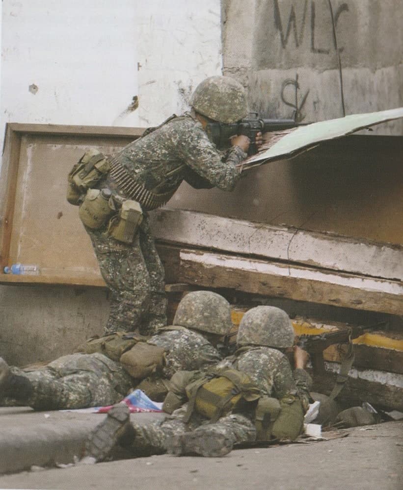 Marines take cover to hide from direct fire